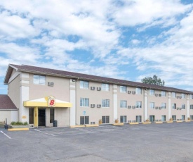 Super 8 by Wyndham Watertown
