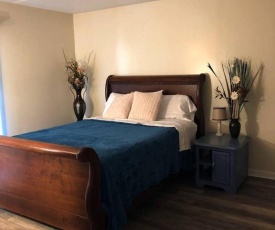 1 bedroom efficiency apt-Mins from Downtown!!