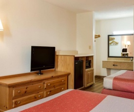 Motel 6-Clarksville, TN