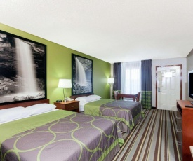 Super 8 by Wyndham Clarksville Northeast