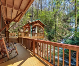 Black Bear Lodge, 6 Bedroom, Mtn and Waterfall Views, Pool Table, Sleeps 12