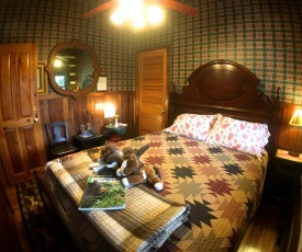 Creekwalk Inn Bed and Breakfast with Cabins