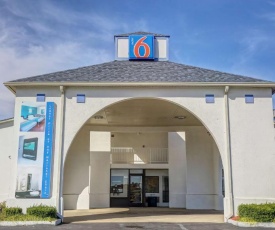 Motel 6-Dickson, TN