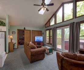 Above and Beyond, 2 Bedrooms, Sleeps 6, Private, Amazing View, Hot Tub
