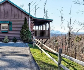 Amazing Views! Hot Tub,Pool Table,Fireplace,Relax!