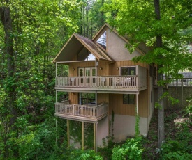 Bear Crossing Cabin, 4BRs, 3 Pools, Hot Tub, Pool Table, WI-FI, Sleeps 12