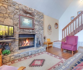 Bear Trails, 2 Bedrooms, Pool Access, Fireplace, Hot Tub, WiFi, Sleeps 6