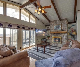 Bear View Chalet, 3 Bedroom, Pool, Pets, Arcades, WiFi, Hot Tub, Sleeps 12