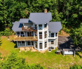 Beautiful Mountain Views and Privacy. Minutes to downtown Gatlinburg and National Park