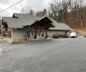 Carr's Northside Hotel and Cottages