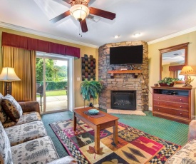City Bear, 2BR, Pool, Spa, Downtown Gatlinburg, Sleeps 6