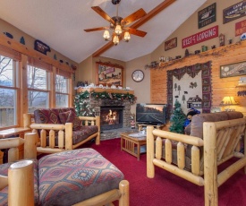 Country Cozy, 2 Bedroom, Pool Access, Hot Tub, Fireplace, Sleeps 6