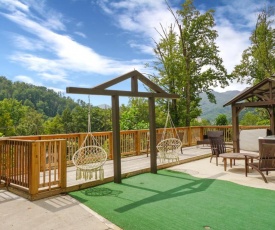 Exquisite 3-BR Cottage, 1 mile to Gatlinburg downtown, Hot Tub, High Speed Internet