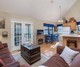 Gatlinburg Getaway: Cute Cabin with Mountain Views!