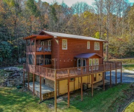 Grand Ladybug Resort on a Creek. Family Cabin with a Pond and Forest Views