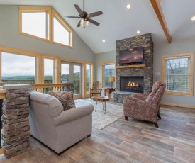 Hello Smokys, 2 Bedrooms, Sleeps 6, Hot Tub, Games, Views, Pool Access