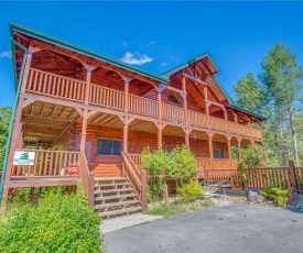Hemlock Inn, 8 Bedrooms, Theater Room, Pool Table, Hot Tub, Sleeps 38