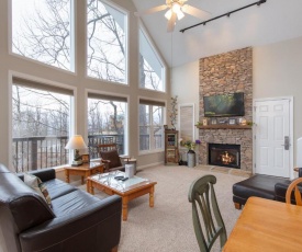 Kickback Kabin, 3 Bedrooms, Deck, Hot Tub, Pool Access, Sleeps 6