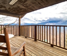 LeConte View 2, 1 Bedroom, Mountain Views, Pool Table, Sleeps 2