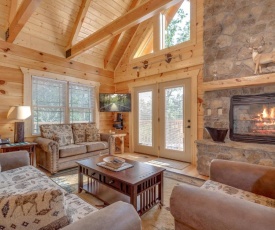 Lone Wolf Lodge, 3 Bedrooms, Mountain View, Pool Access, WiFi, Sleeps 10
