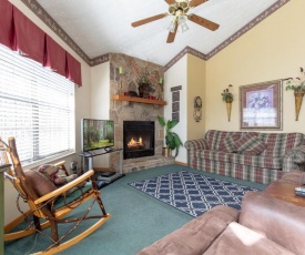 Mountain High View, 3 Bedrooms, Pool Access, Fireplace, WiFi, Sleeps 8