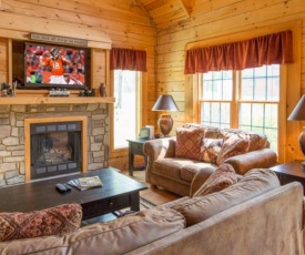Peyton's Hideaway, 3 Bedrooms, Sleeps 10, Yard, Hot Tub, Pet Friendly, WiFi