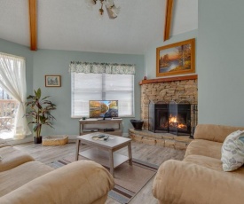 Puppies Hollow, 2 Bedrooms, Pets, WiFi, Pool Access, Fireplace, Sleeps 4