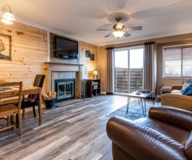 Cabin Style Mountaintop Views - Indoor & Outdoor Pools - 2 Hot Tubs