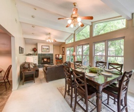 River Cottage, 3 Bedrooms, Sleeps 8, Downtown, Pets, Hot Tub, Jacuzzi