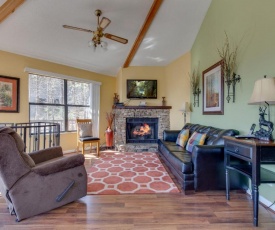 Smoky Mountain Dreams, 3 Bedrooms, Pool Access, Hot Tub, WiFi, Sleeps 7