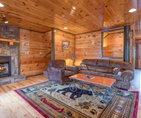 Standing Bear Lodge, 5 Bedrooms, Sleeps 18, Pool Table, Air Hockey, Hot Tub
