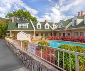 Econo Lodge Inn & Suites at the Convention Center