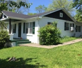 Quaint 3 Bedroom 1.5 Bath House to Yourself!!!