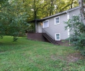 Small 2br East Knox apartment Pet friendly