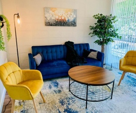 Cozy One Bedroom w/ Private Parking and Free WiFi