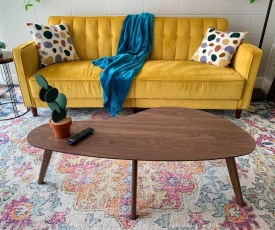 Retro Inspired Apt-Great Location Near All The Fun