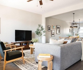 Cherokee Buyout 3 - Sleeps 20! Home w Southern Flare