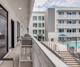 Illume - 2 Corner Units - Courtyard Pool & Gym condo
