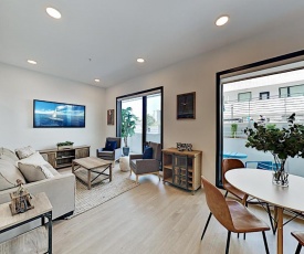 Illume - Designer Gulch View Condo - Pool Views condo