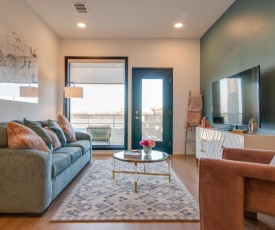 Illume - In-Vogue Gulch View Community - Pool condo
