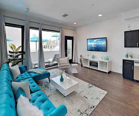 Illume - Ultramodern Community - Poolside Patio condo