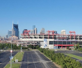 La Quinta Inn & Suites by Wyndham Nashville Downtown Stadium