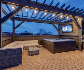Largest 4 Bedroom in Midtown - Private Rooftop