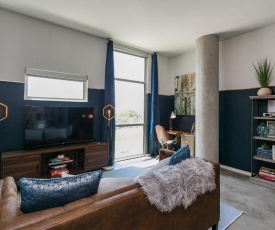 Mid Century Modern Downtown Condo 30+ Night Min