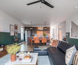 Monroe Unit 1 - Modern 4BR Condo in Heart of Nashville