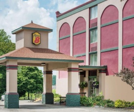 Super 8 by Wyndham Erie/I 90