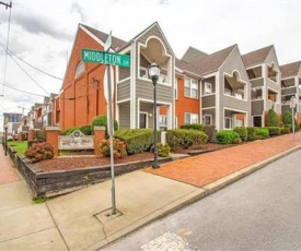 Trendy Downtown Nashville Loft, 4 queen beds, Walk to Broadway