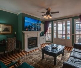 Vacation Home 5 Mins to Down Town 2 Bedrooms 2 Baths Garden Area Hot Tub