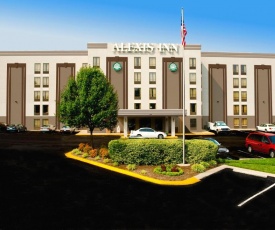 Alexis Inn and Suites Hotel