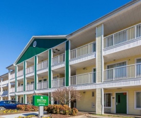 HomeTowne Studios by Red Roof Nashville - Airport/Briley Pkwy